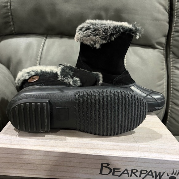 BearPaw Women's Black and Gray Winter Boots - Picture 2 of 8